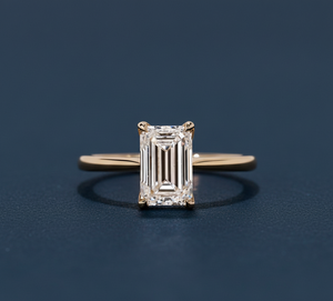 Bague de fiançailles solitaire en or jaune 14 carats avec diamant émeraude de laboratoire de 1,5 carat, VVS2, certifiée IGI, vente en gros - Product Image 1