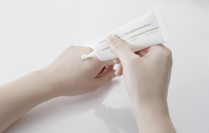 Suero Protector Solar con Exosomas K Beauty SPF50+ PA+++, Ampolla Facial Hidratante e Iluminadora con Niacinamida y Vitamina C, 50 ml, para Mujeres - Product Image 2