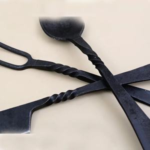 Couteau médiéval de haute qualité, forgé à la main en acier à haute teneur en carbone, style antique, couteau utilitaire médiéval à lame pleine, avec étui en cuir - Product Image 5