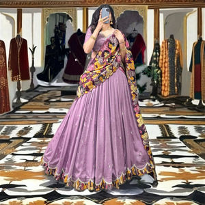 Designer Vichitra Silk Lehenga Choli avec impression numérique Vêtements de fête d'hiver pour les commandes en gros de fête - Product Image 1
