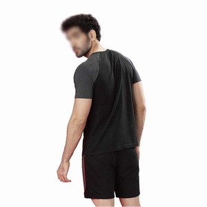 Ensemble de sport d'été respirant et décontracté pour homme : T-shirt et short de performance à séchage rapide, personnalisables - Product Image 2