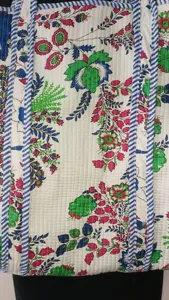 Women Quilted <b>White</b> Cotton Tote <b>Bag</b> with Floral Print Bohemian Style Summer Casual Zipper Shopping Handbag for Women - Product Image 3