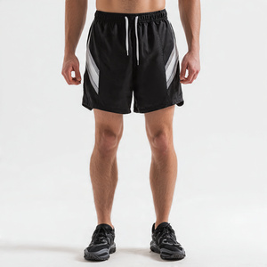 Shorts de sport 100 % polyester pour hommes, shorts de football, shorts de course personnalisés par sublimation pour hommes, shorts de gym pour hommes - Product Image 4