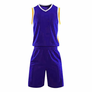Tenue de basketball professionnelle personnalisable avec logo d'équipe, maillot et short légers et respirants pour les matchs de ligue - Product Image 1