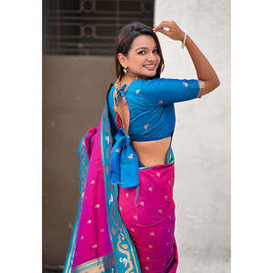 ผ้าไหมพิธานีลายแมเจนต้า ซารี วูเอน ราจฮันส์ ซวอน พร้อมผ้าคลุมไหล่ทอมืออินเดียคุณภาพพรีเมียม น้ำหนัก 650 กรัม ผลิตภัณฑ์ทอระดับเอลีท - Product Image 3