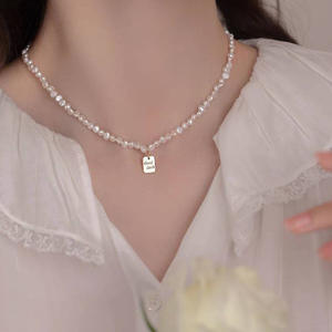 Collier en perles de forme baroque rétro française, luxe léger, chaîne de clavicule haut de gamme, pendentif en argent cassé, colliers de mode - Product Image 1