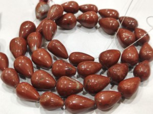 ลูกปัดหยดน้ำแจสเปอร์สีแดงธรรมชาติคุณภาพสูง ผิวเรียบ ขนาด 10x15 มม. ยาว 8 นิ้ว ขายเป็นเส้น สำหรับทำเครื่องประดับ - Product Image 2