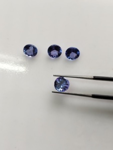 Tanzanita natural azul violeta de 7 mm, corte brillante redondo, piedra preciosa suelta de la mejor calidad para la fabricación de joyas. - Product Image 3