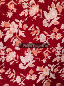 Tela 100% algodón puro estampada a mano con motivos florales rojos, textil indio de Jaipur para confección de vestidos y costura. - Product Image 3