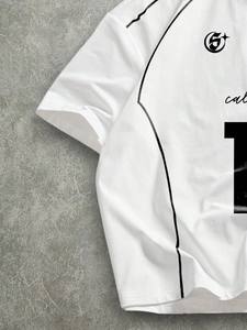 T-shirt de football américain OEM Streetwear, nouveau style avec passepoil, 100% polyester 240GSM, col rond, logo personnalisé, coupe ample à épaules tombantes - Product Image 4