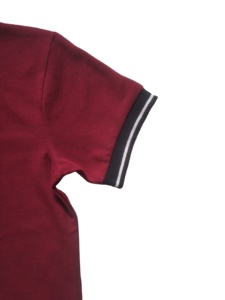 Polo de Hombre con Bloques de Color, Manga Corta, Diseño Geométrico Tejido, Estilo Casual, Patrón de Contraste Rojo, Negro y Gris - Product Image 5