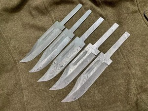 Couteaux de chasse Bowie OEM faits main de qualité industrielle, lames vierges en acier Damas, manche en acier, pointe tombante, 10 pouces, style Viking FH-215 - Product Image 4