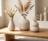 Vase de table en céramique massif fait main, ornement de décoration minimaliste pour la maison, pour arrangements de fleurs séchées et fraîches, OEM ODM acceptable