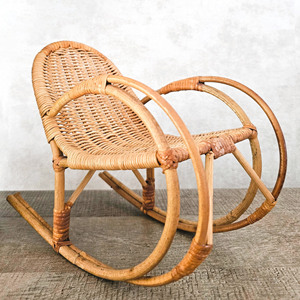 Fauteuil inclinable en rotin pour enfant, mobilier minimaliste pour chambre d'enfant, chaise berçante moderne pour tout-petit - Product Image 1