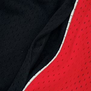 กางเกงขาสั้นลำลองผู้ชายสไตล์ High Street สีตัดกัน ผ้าโพลีเอสเตอร์ตาข่าย ขายส่ง กางเกงออกกำลังกาย ระบายอากาศได้ดี เหมาะสำหรับฤดูร้อน - Product Image 3