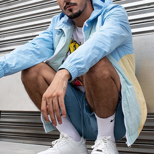 Conjunto Deportivo de Dos Piezas con Logotipo Personalizado, Chaqueta Cortavientos con Cremallera y Pantalones Cortos de Poliéster para Hombre - Product Image 3