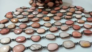โอปอลสีชมพูธรรมชาติทรงบริโอเล็ตพร้อมตัวเชื่อมแบบเบเซล ขายเป็นฟุต - Product Image 5