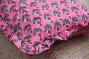 Housse de coussin artisanale moderne bohème en coton à volants, imprimé floral indien, pour la maison et l'hôpital, luxe, avec franges et volants - Product Image 3