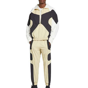 Conjunto de dos piezas transpirable con estampado personalizado para hombre, chaqueta cortavientos de nailon con cremallera reflectante y pantalones cortos para chándal de otoño - Product Image 2