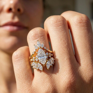 Anillo de Compromiso Moderno con Diamante Cultivado en Laboratorio, Corte Marquesa, E VVS2 VS1, Juego de Tres Anillos, Joyería Nupcial para Boda - Product Image 5
