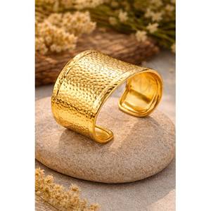 Brazalete Abierto de Latón Chapado en Oro de 18 Quilates para Mujer, Diseño Martillado, Ajustable, Joyería Moderna y Elegante - Product Image 3