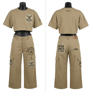 Conjunto Premium de Camiseta Corta y Pantalones Cargo para Mujer, 280 GSM, Sarga de Algodón, Color Caqui, Diseño de Paneles, Ropa Personalizada para Mujer - Product Image 2