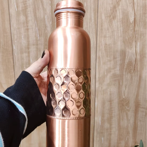 Bouteille d'eau en cuivre martelé pur, bouteille d'eau en cuivre pour boire, 250 ml, finition martelée dorée, couvercle anti-fuite, design classique - Product Image 1