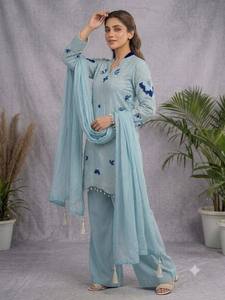 ชุดสلوارผ้าออร์แกนซ่านุ่มปักลายสีพีชบลูสำหรับผู้หญิง ทรงพอดีตัวแบบดั้งเดิม ความยาวคลุมเท้า สไตล์ชาติพันธุ์ ใส่ได้ทุกฤดู จากอินเดีย - Product Image 4