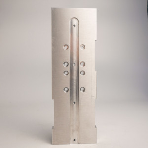 Solution de fraisage CNC de haute précision AMT VINA, plaque de base de collecteur de soupape en aluminium sur mesure, usine certifiée ISO9001, OEM - Product Image 3