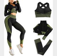 Ensemble de sport sans couture de luxe pour femme, trois pièces : Legging de yoga taille haute, soutien-gorge de sport, veste zippée – Tenue de gym haut de gamme avec options OEM/ODM