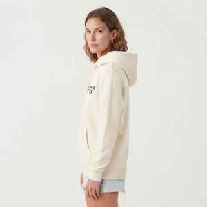 เสื้อฮู้ดดี้สีครีมสำหรับผู้หญิง ผ้าฝ้าย 100% ทรงปกติ พิมพ์ลายโลโก้ด้านหน้า สวมใส่สบายๆ สำหรับฤดูใบไม้ร่วง - Product Image 4
