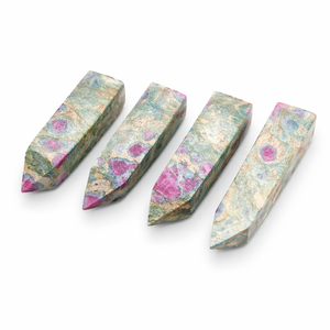 Obelisco de Fuchsite con Rubí Natural, Torre de Cristal, Piedra Curativa para Reiki, Meditación, Decoración Energética, Escultura Chakralume Hecha a Mano - Product Image 1