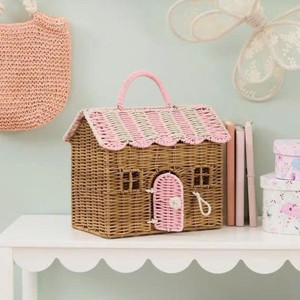 Panier de rangement en rotin rose en forme de maison, collection Sweet, fait main, élégant, pour chambre d'enfant, organisateur de jouets décoratif - Product Image 2
