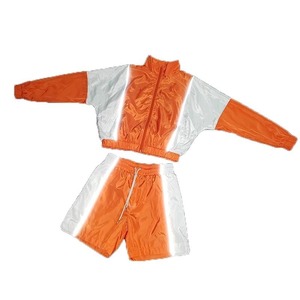 Ensemble de survêtement réfléchissant en nylon deux pièces personnalisé pour homme, coupe-vent zippé et short, idéal pour l'été, respirant - Product Image 1