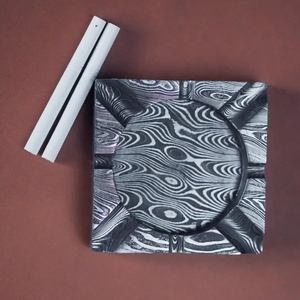 Cendrier Artistique en Acier Damas, Motif Fait Main, Cendrier Métallique Durable, Accessoire de Fumeur pour Hôtel, Café, Décoration Intérieure - Product Image 1