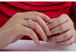 Bague en or massif 18 carats avec diamant synthétique certifié IGI 1,03 carat couleur D taille brillant, pour femme, idéale pour mariage et anniversaire, vente en gros - Product Image 2