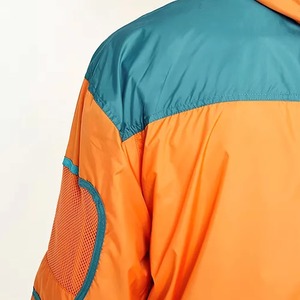 เสื้อแจ็คเก็ตกันลมกันน้ำสำหรับฤดูร้อน คุณภาพสูงจากโรงงานผู้ผลิต (OEM) ดีไซน์ทันสมัยสำหรับทุกเพศ มีฮู้ด ซิป ลายพิมพ์ ผ้าไมโครฟลีซ ระบายอากาศได้ดี เป็นมิตรต่อสิ่งแวดล้อม - Product Image 6