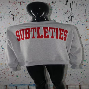 Sudadera SUBTLETIES HEATHER GREY con cuello alto, 100% algodón, con apliques bordados en rojo, cuello ancho, CLUSH SPORTS - Product Image 1