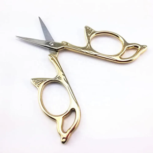 TIJERAS STORK de 3,5 pulgadas más vendidas con mango de bordado de color elegante Tijeras de acero inoxidable con características de seguridad - Product Image 3