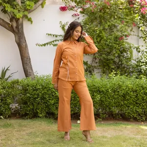 Ensemble deux pièces en coton orange pour femmes, chemise boutonnée sur le devant, haut à manches longues et col, pantalon évasé, tenue décontractée et élégante pour tous les jours - Product Image 4