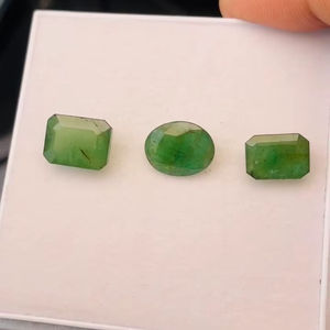 มรกตธรรมชาติจากแซมเบีย 3 เม็ด น้ำหนัก 12.04 กะรัต คุณภาพดี พร้อมความเงางามและสีเขียวสวยงาม ขัดเงาอย่างสมบูรณ์แบบ เหมาะสำหรับทำเครื่องประดับ - Product Image 6