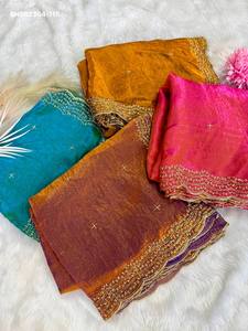 Collection de saris et ensembles de chemisiers assortis en soie bicolore avec broderies multi-paillettes et motifs CutDana, pour occasions spéciales, fournisseur indien - Product Image 6