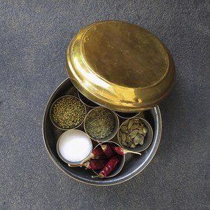 Boîtes à épices en laiton, récipients de stockage alimentaire, pots à épices pour accessoires de cuisine, artisanat personnalisé, meilleures ventes - Product Image 5