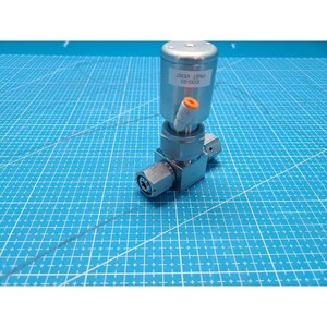 Valve à soufflet Swagelok SS-BNV5-DU-C haute pureté, utilisée comme pièce détachée pour équipement semi-conducteur Legacy - Product Image 1