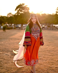 Meilleur prix de gros, dernière arrivée, robes ethniques vintage afghanes en mousseline de soie à manches longues brodées à la main, personnalisables pour filles - Product Image 3