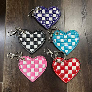 Llavero de Cuero a Cuadros con Forma de Corazón, Estilo Personalizado, Nuevo, al por Mayor, Recuerdo de Boutique, Accesorio de Moda para Bolso, Anillo para Llaves, para Regalo - Product Image 5