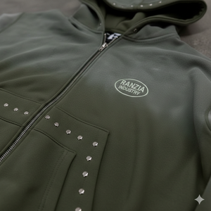 Ensemble sweat à capuche zippé intégral et pantalon de survêtement Ranzia personnalisé grande taille, éco-responsable, avec strass et broderie effet vieilli - Product Image 2