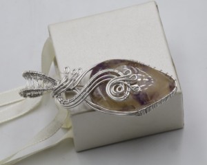 Pendentif en améthyste naturelle avec enroulement en fil de cuivre, bijoux en pierres précieuses faits à la main, taille libre, pendentif en cristal de guérison - Product Image 2