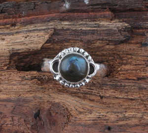 Bague en labradorite véritable à coupe ronde pour femme, style bohème tendance, faite à la main, avec pierre précieuse unique, bague en pierre de lune, vente en gros - Product Image 1