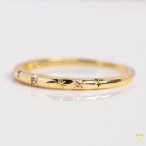 Elegante Anillo de Diamantes Cultivados en Laboratorio con Diseño de Estrella Dorada para Mujer, Anillo de Boda Minimalista Apilable - Product Image 2